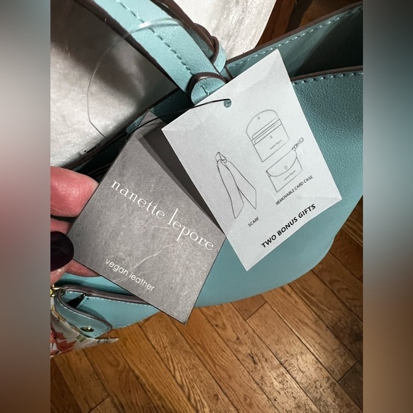 NWT-NANETTE LEPORE Women’s Sachet/Crossbody with Card Case & Scarf - Picture 2 of 16